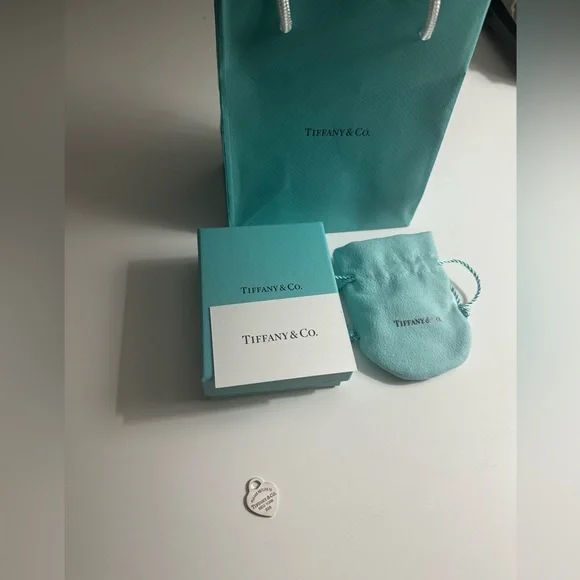 authentic Return to Tiffany® heart tag pendant in sterling silver, small